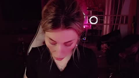 Snapshot of nicole_g0ld_ chatting on May 11, 2026, 6:41 am Nicole online show from May 11, 2026, 6:41 am