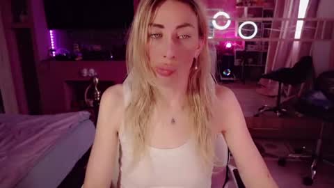 Nicole online show from June 30, 2026, 3:18 am