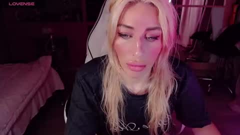 Nicole online show from July 27, 2026, 3:35 am