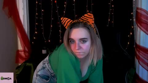 Nicole online show from December 15, 2024, 1:35 am