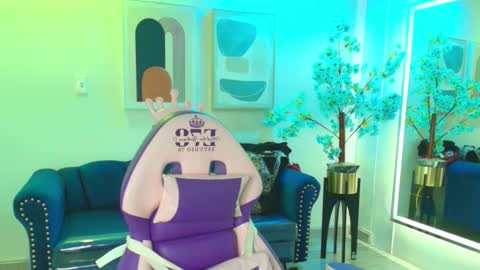 Nicolle online show from January 14, 2026, 12:00 pm