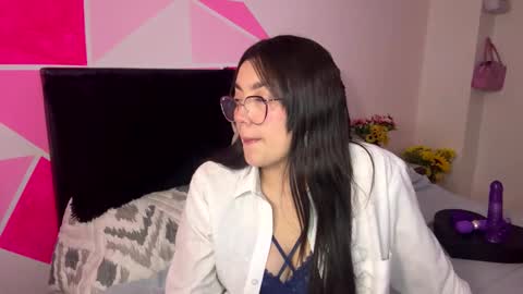 Nicole online show from September 27, 2025, 4:28 am