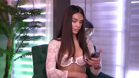 Snapshot of nicoledevin chatting on September 24, 2025, 7:12 am Nicole online show from September 24, 2025, 7:12 am