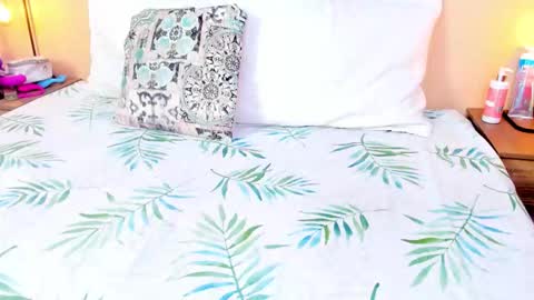 N i c o l e  online show from January 10, 2026, 8:43 pm