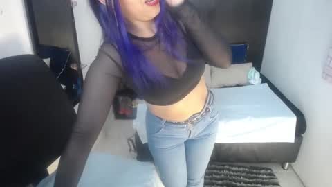 nicolee millerr online show from September 15, 2025, 12:16 pm