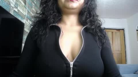 Nicole online show from May 25, 2026, 6:03 pm