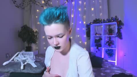 Nicole online show from December 18, 2024, 11:40 pm
