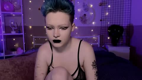 Nicole online show from December 28, 2024, 2:33 am