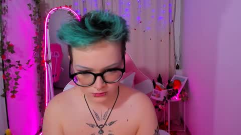 Nicole online show from February 1, 2025, 12:18 am