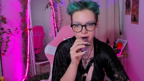 Nicole online show from February 1, 2025, 3:19 am