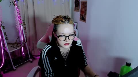 Nicole online show from February 5, 2025, 12:31 am