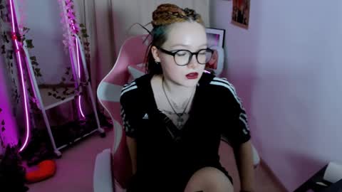 Nicole online show from February 5, 2025, 3:34 am