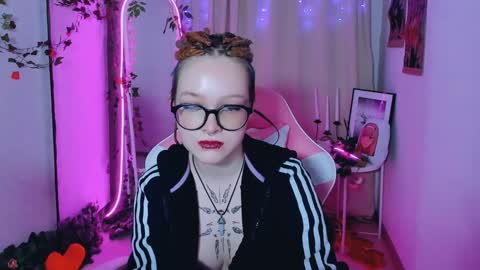 Nicole online show from February 6, 2025, 3:48 am