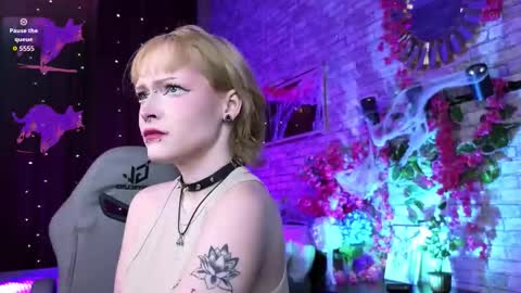 Nicole online show from October 22, 2025, 8:52 pm