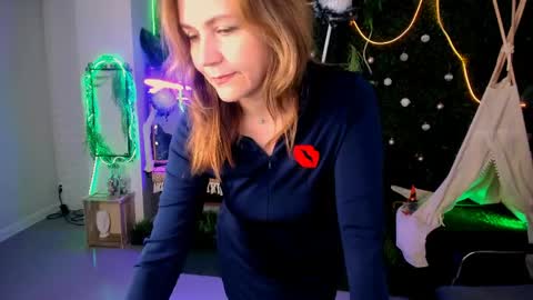 nicolehits online show from April 15, 2026, 1:18 pm