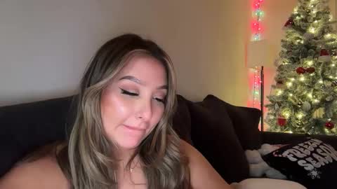 nicolelovesyou444 online show from December 4, 2025, 5:17 am