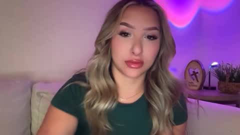 nicolelovesyou444 online show from May 20, 2026, 10:43 am