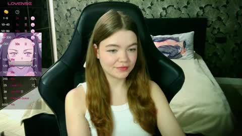 Snapshot of nicolemeew chatting on April 4, 2026, 6:27 pm NicoleMeew online show from April 4, 2026, 6:27 pm
