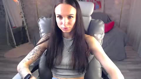 Nicole online show from June 3, 2026, 2:33 pm