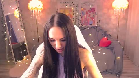 Nicole online show from June 7, 2026, 3:49 pm