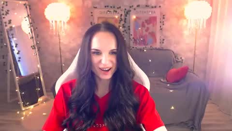 Nicole online show from June 9, 2026, 3:23 pm