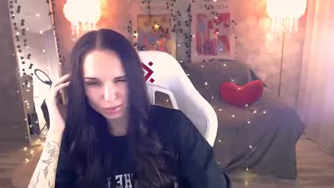 Nicole online show from June 10, 2026, 3:55 pm
