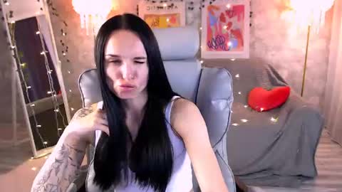 Nicole online show from June 18, 2026, 3:38 pm