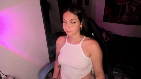 Nicol independent model online show from January 23, 2025, 2:02 am