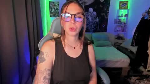 Nicol independent model online show from November 10, 2025, 11:48 pm