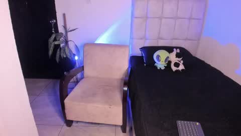 Nicol independent model online show from February 20, 2026, 11:38 pm