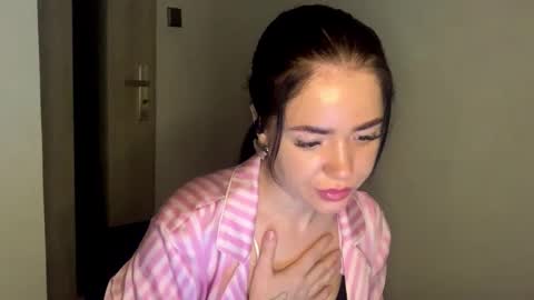 Nicole online show from March 17, 2026, 9:40 pm