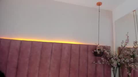 Nicole online show from February 28, 2025, 6:43 am