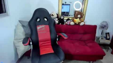 Nicolettcolin  online show from December 4, 2024, 2:20 am