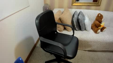 Nicolettcolin  online show from September 9, 2025, 7:02 pm