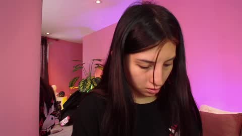 Nicol  online show from December 5, 2024, 1:49 pm