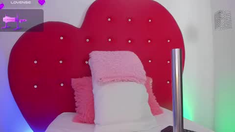 Snapshot of nicolette_rock chatting on February 25, 2025, 12:45 pm nicolette online show from February 25, 2025, 12:45 pm