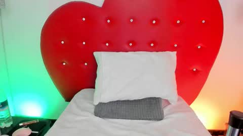 nicolette online show from November 20, 2025, 10:04 am