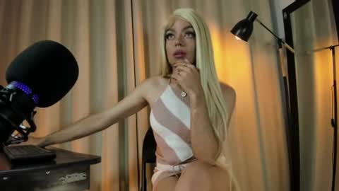 Nicol  online show from February 5, 2025, 7:39 am