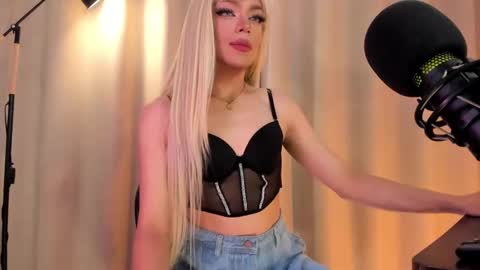 Nicol  online show from February 10, 2025, 4:14 pm