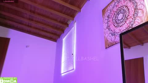 Nicoll  Independent model online show from September 26, 2025, 4:00 pm