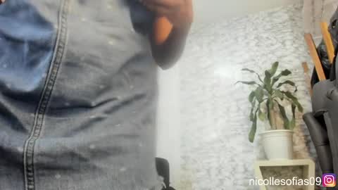 nicolle4 online show from April 8, 2026, 12:43 am