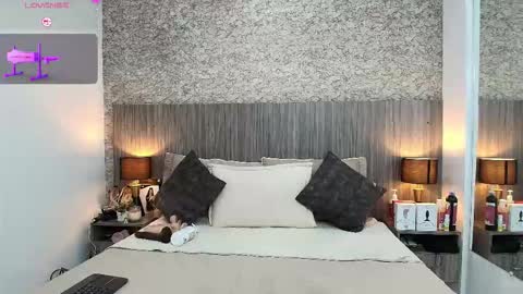 Nicolle Alvarez online show from March 25, 2026, 11:27 am