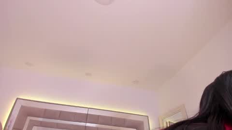 Nicolle online show from February 5, 2025, 7:31 pm