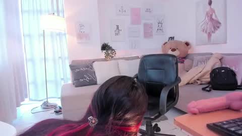 Nicolle online show from February 25, 2025, 7:58 pm