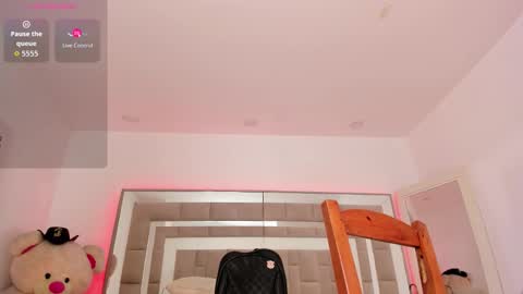 Nicolle online show from October 15, 2025, 12:49 pm