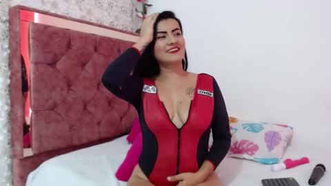 nicolle gomes online show from September 10, 2025, 5:24 pm