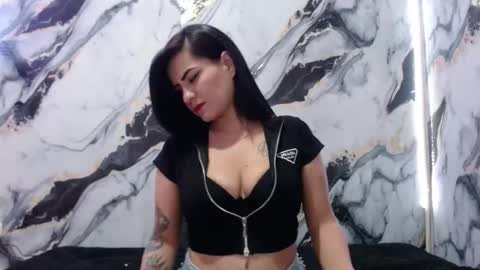 nicolle gomes online show from December 17, 2025, 8:48 pm
