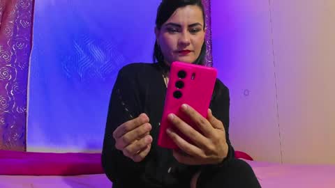 nicolle gomes online show from April 28, 2026, 2:27 am