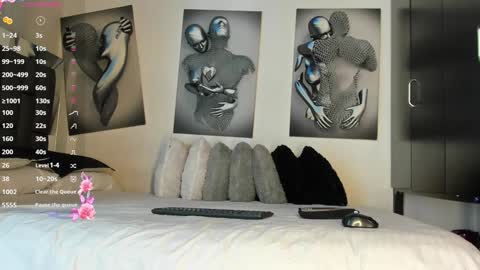 nicolle_hanks1 online show from December 5, 2024, 1:58 am