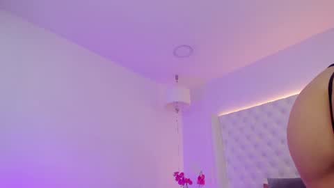 Snapshot of nicolle_sanchezz chatting on June 25, 2026, 1:26 pm online show from June 25, 2026, 1:26 pm